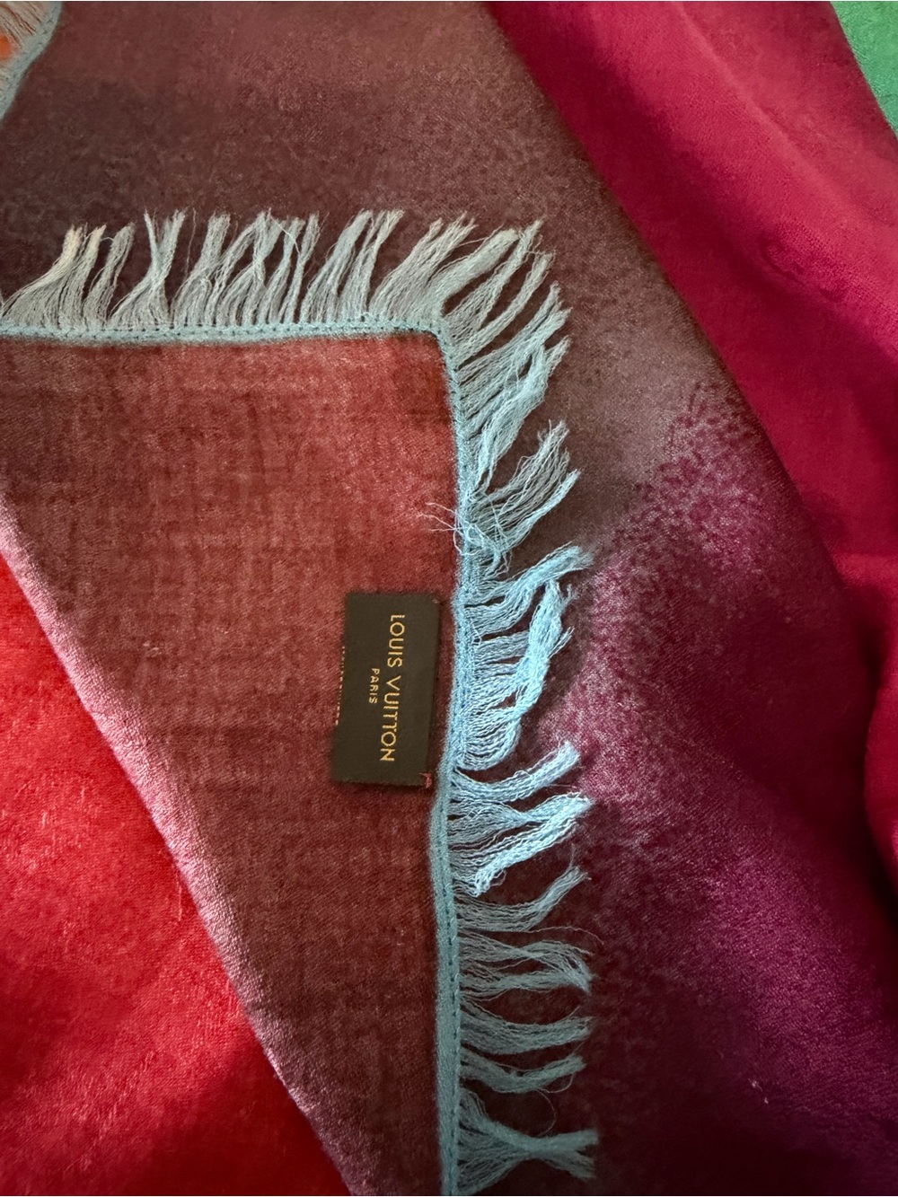 Louis Vuitton Multicolor Gradient Monogram Scarf. - Picture 11 of 16